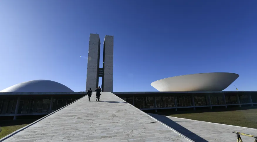 Texto da reforma prevê revisão anual de alíquotas para impedir aumento da carga tributária