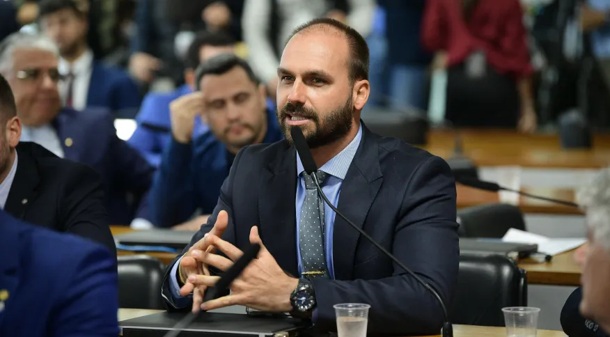 Deputados acionam STF e PGR contra Eduardo Bolsonaro por fala sobre professores