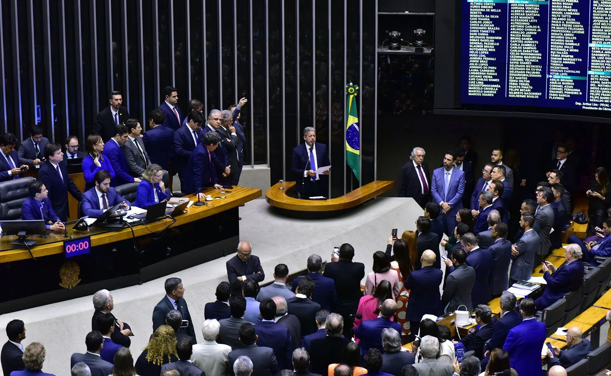 Câmara aprova texto da reforma tributária em 2º turno, mudança no Turismo e mais de 7 de julho