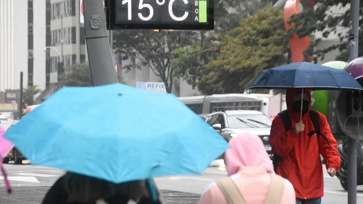 Chegada de ciclone extratropical deve trazer chuvas e ventos para SC e RS no fim de semana