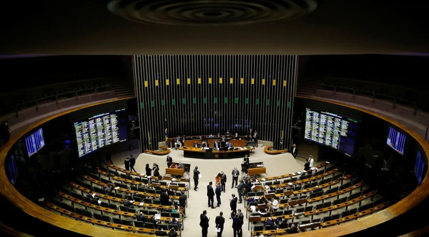 Câmara aprova projeto que retoma mais de 8 mil obras paradas nas áreas de Educação e Saúde