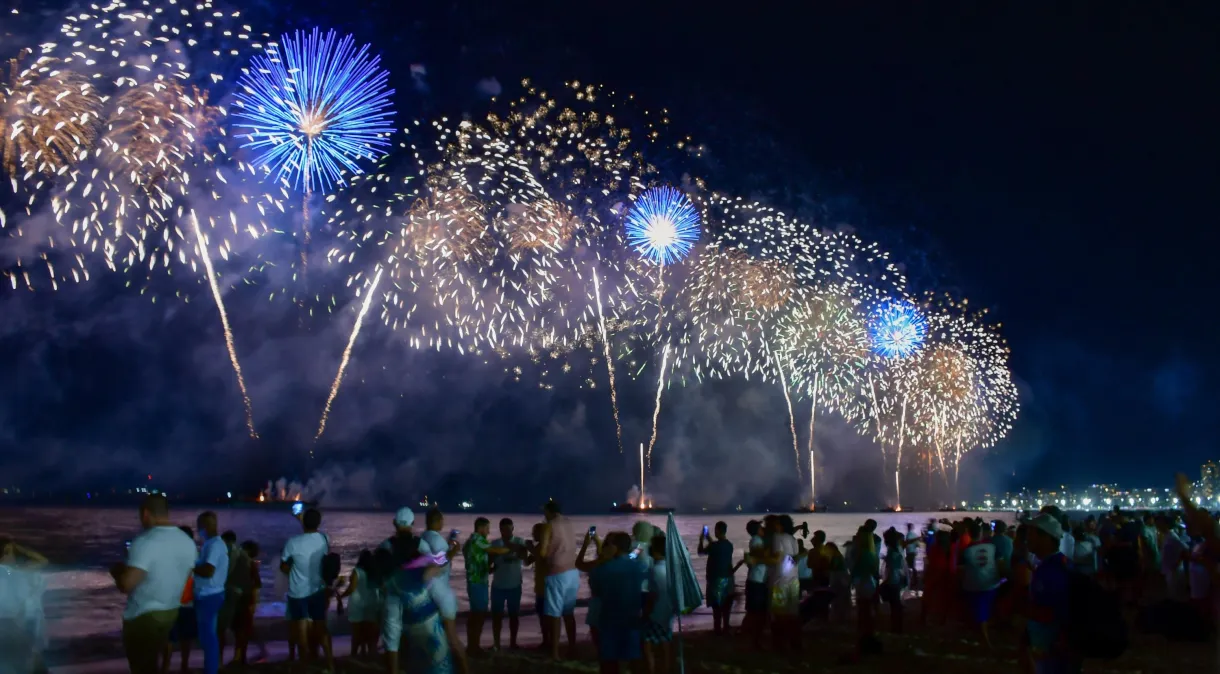 Marinha alerta para ondas de mais de 2 metros no Réveillon do RJ e pede cautela a embarcações