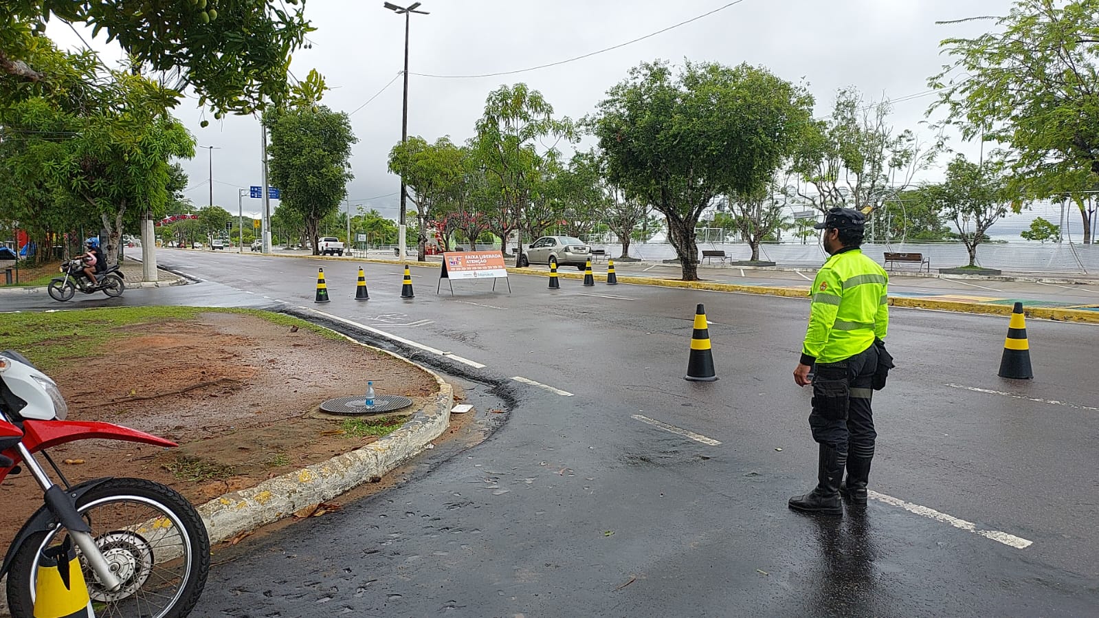 Avenida da praia de Santos será interditada e terá estacionamento proibido durante o Réveillon; entenda