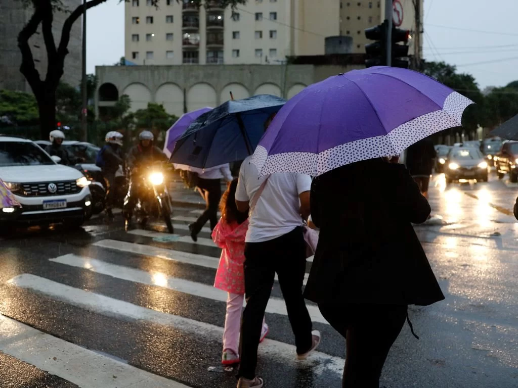 Sudeste pode ter nova tempestade na véspera de Natal, diz meteorologista