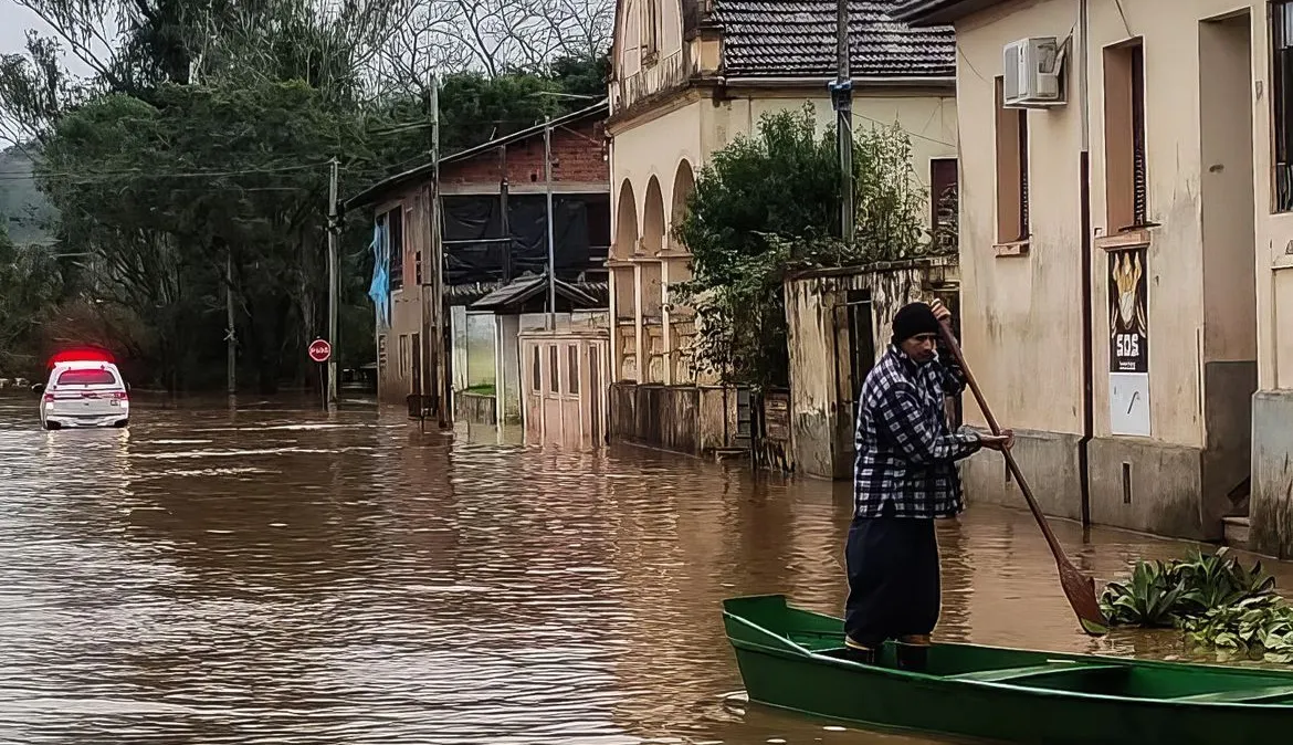 Ciclone extratropical deverá atingir Região Sul na véspera do Natal, diz Inmet