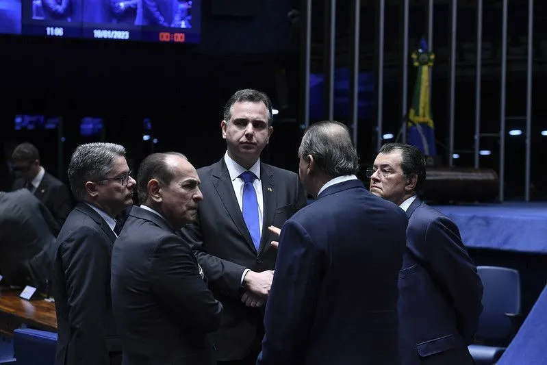 Líderes do Senado discutem novo Código Eleitoral e PEC do fim da reeleição