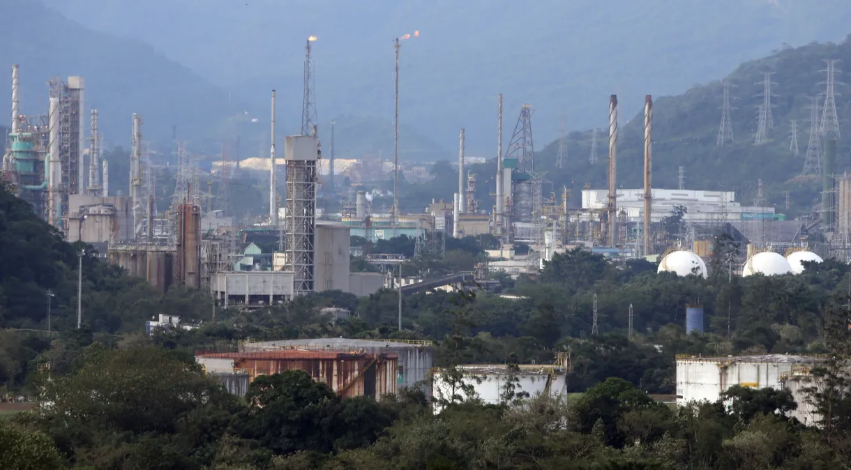 Produção industrial cai 1,6% em janeiro, diz IBGE