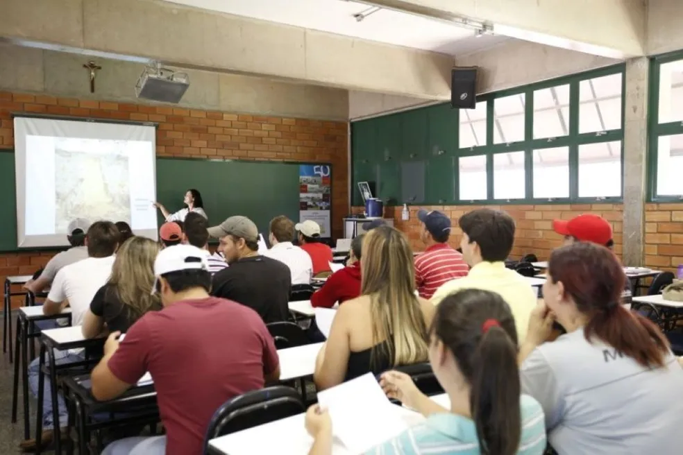 Total de cursos superiores com avaliação satisfatória é de 26% no EAD e 38% no modelo presencial, diz MEC