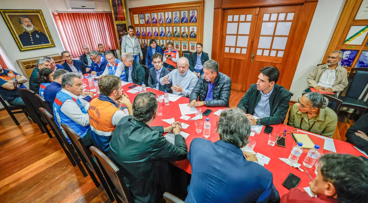 Lula anuncia ajuda federal e pede emendas de parlamentares para reconstruir RS