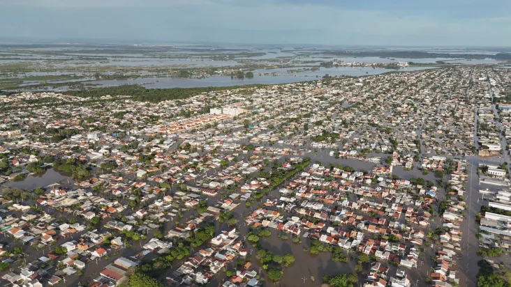 Com 1.000 km de ruas destruídas, Porto Alegre prevê R$ 100 milhões para limpeza, diz prefeito