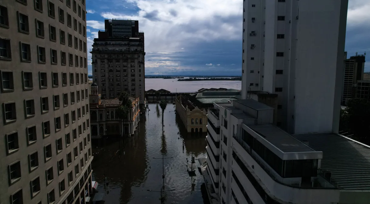 Metrô de Porto Alegre volta a operar após semanas desativado por conta de enchentes