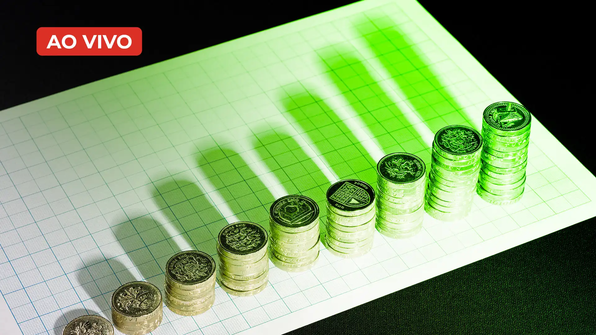 Ibovespa fecha próximo da máxima histórica com otimismo global; dólar sobe a R$ 5,48