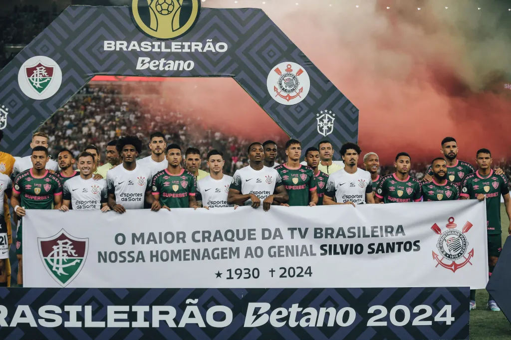 Fluminense e Corinthians se unem em homenagens a Silvio Santos no Maracanã