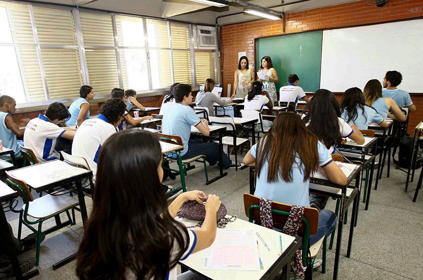 Lula sanciona a reforma do Ensino Médio e veta mudanças no Enem propostas pelo Congresso