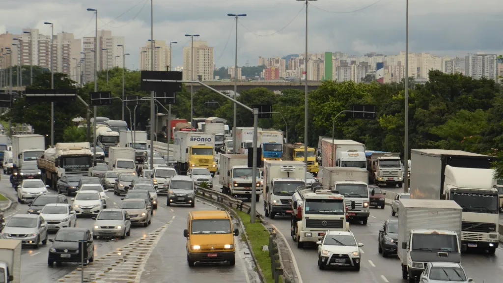 Rodízio de veículos retorna nesta segunda-feira (13) em São Paulo