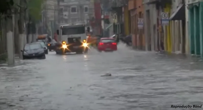 Chuva: cidade de São Paulo está em atenção para chuvas há 4 horas