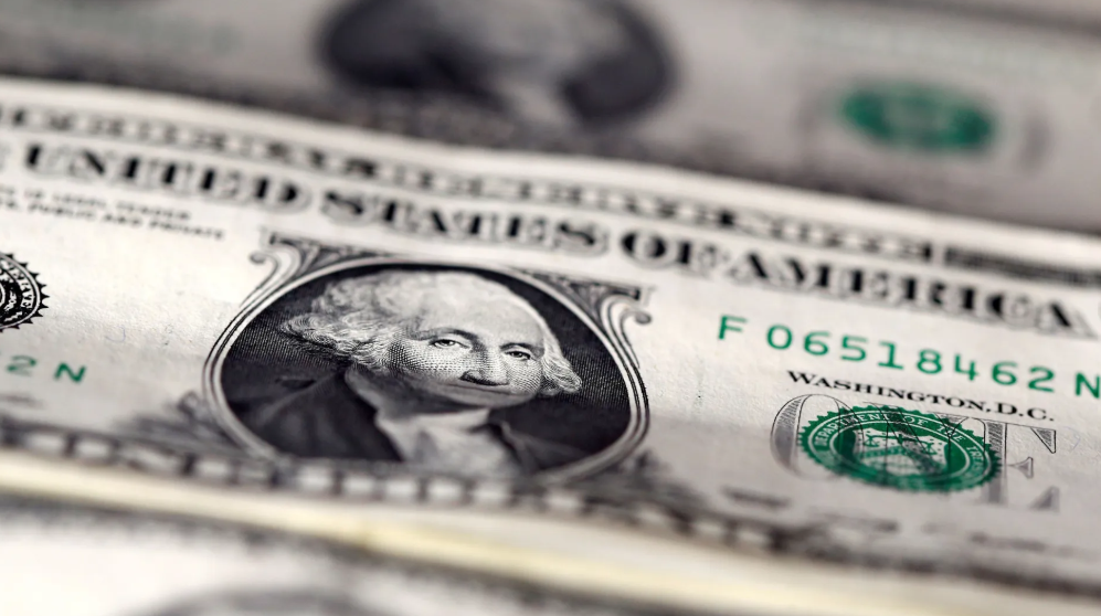 Dólar e Ibovespa caem no 1º pregão de 2025 em sessão de baixa liquidez