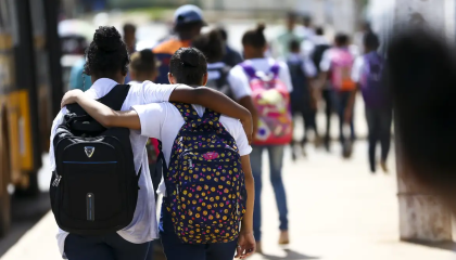 Volta às aulas 2025: confira o calendário escolar de MG