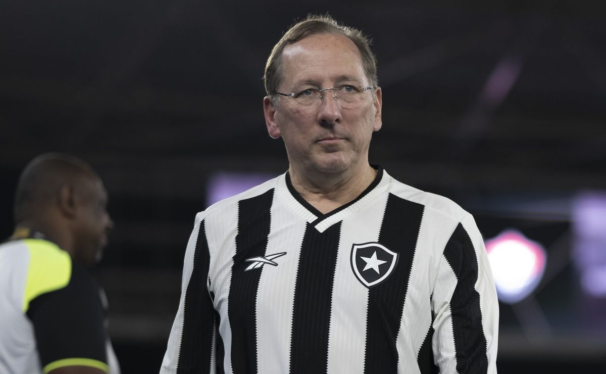 John Textor abre o jogo sobre busca por novo técnico do Botafogo