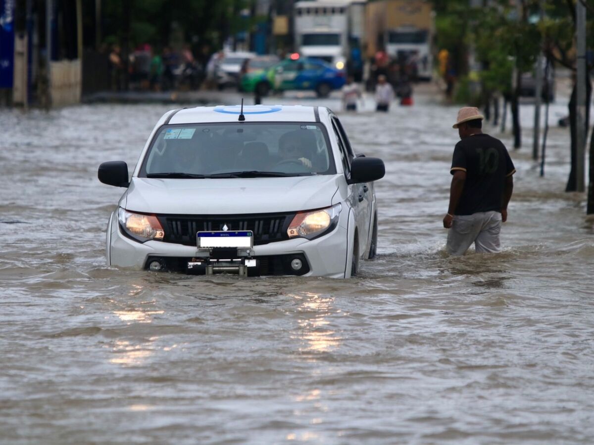 Recife registra, em 12 h, chuva superior à média prevista para janeiro