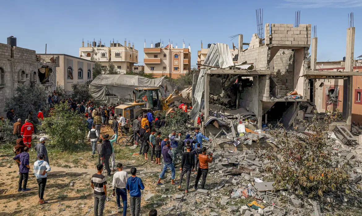 Israel propõe acordo sobre reféns enquanto combates continuam em Gaza