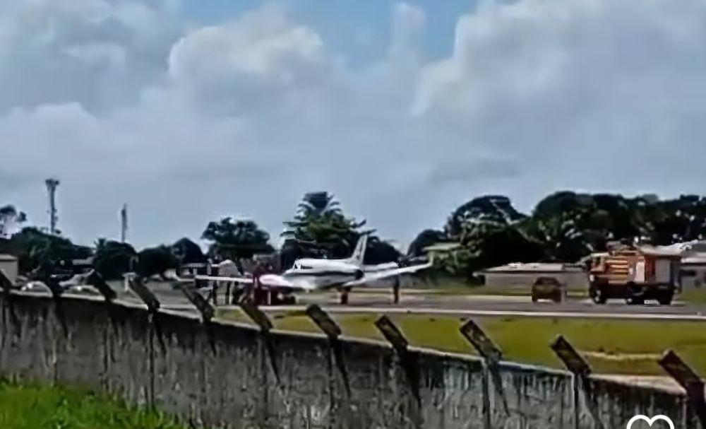 Aeroporto na Bahia fica fechado após pneu de avião estourar na pista