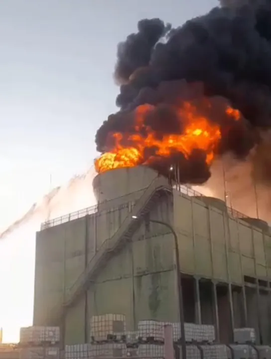 Vídeo: fábrica pega fogo no Polo Petroquímico de Camaçari