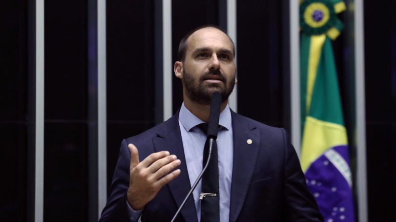 De olho em 2026, Eduardo Bolsonaro considera trocar de partido