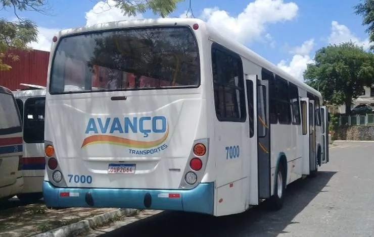 População de Parafuso protesta após nova retirada de ônibus da linha Salvador x Camaçari