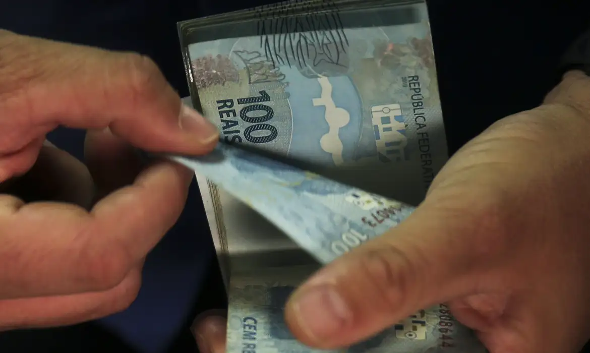 Governo amplia acesso ao crédito e libera até 9 consignados por trabalhador