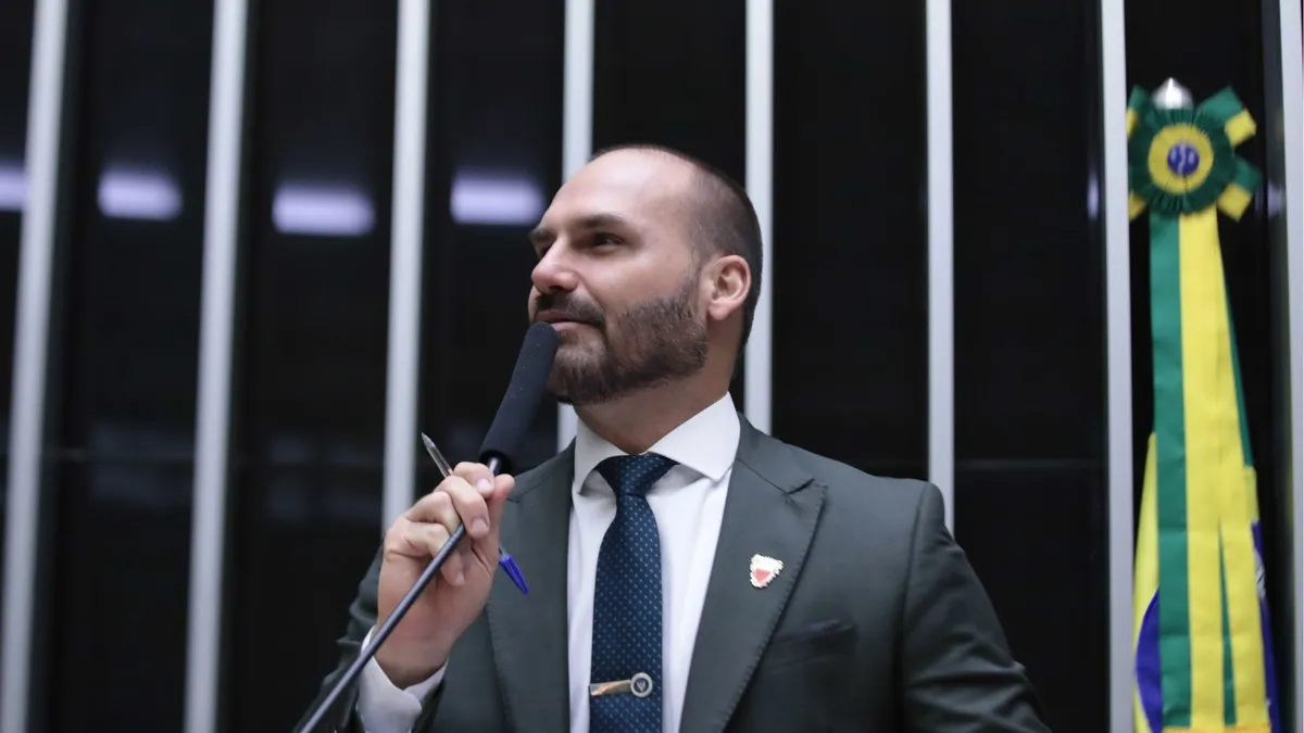 Baiano reage a possível cassação de Eduardo Bolsonaro: “Perseguição”