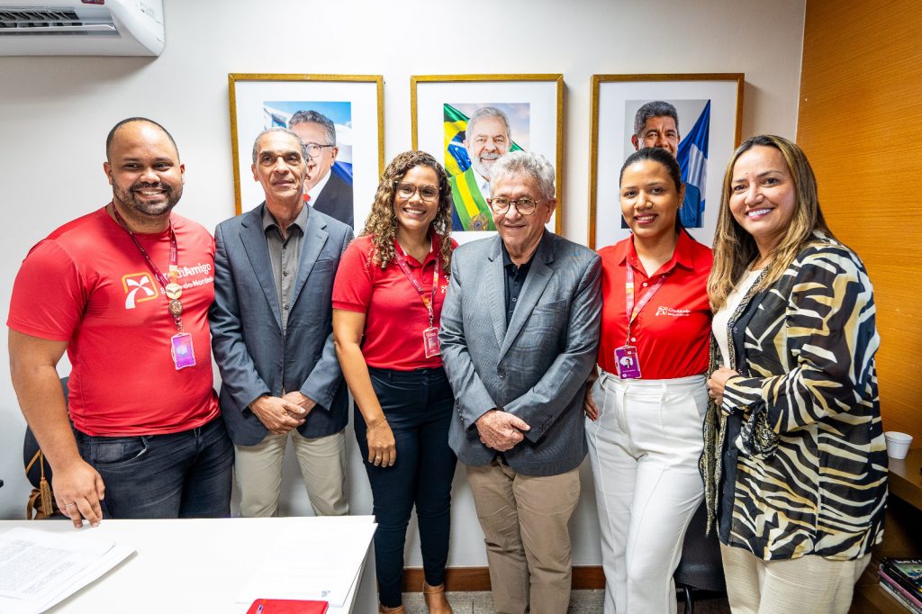 Governo municipal firma parceria com BNB e dialoga com Sicredi