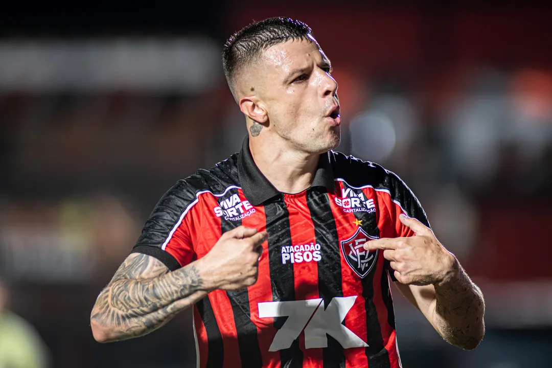 “Vontade de esculachar”, diz Renato Kayzer após empate do Vitória