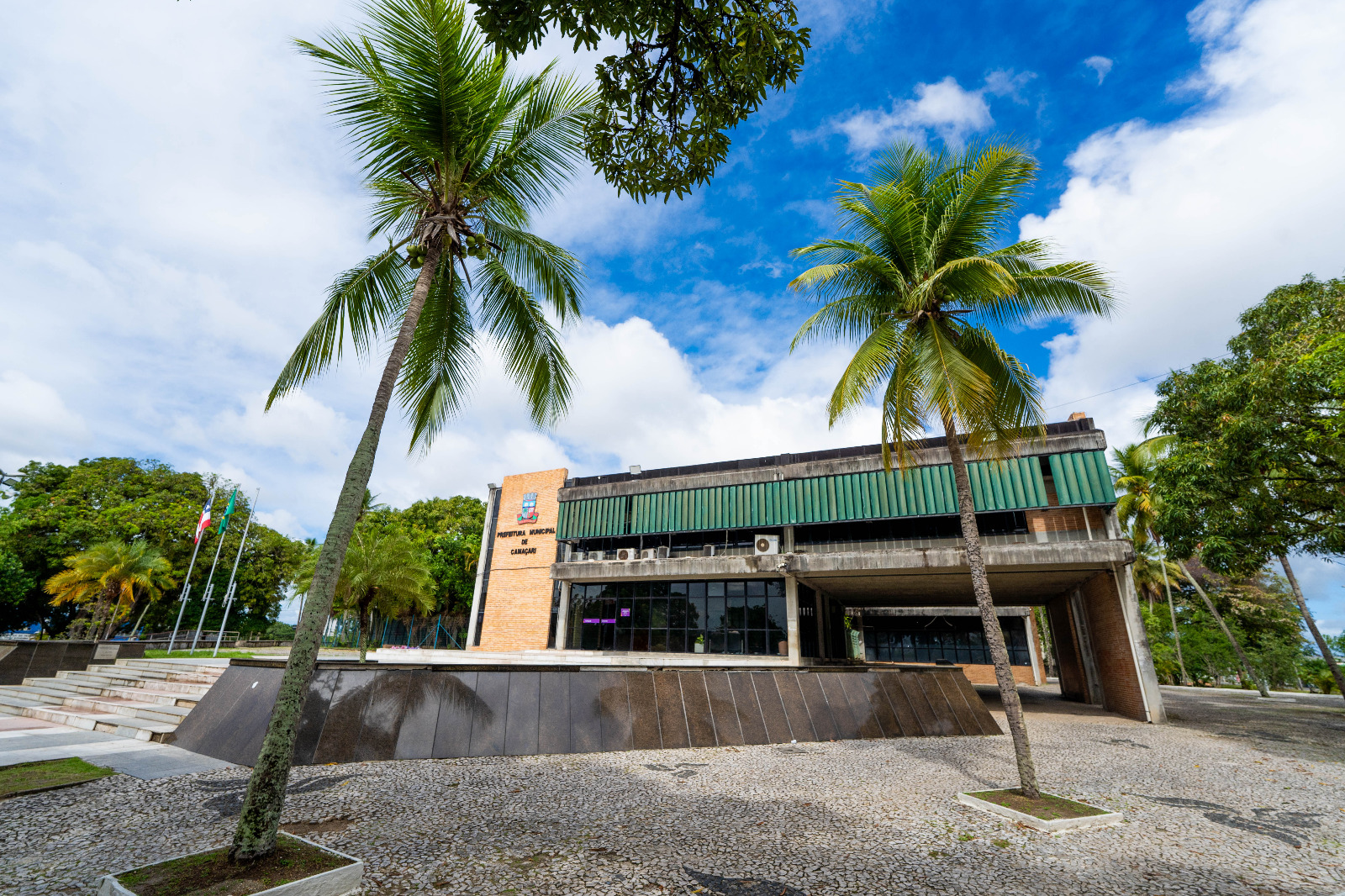 Prefeitura antecipa salário de servidores no mês de aniversário de Camaçari