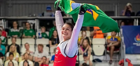 Maria Clara Pacheco é campeã e Brasil leva ouro no taekwondo após 20 anos