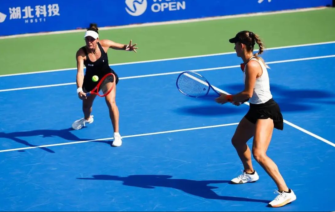 Dupla de Luisa Stefani dá adeus a Wuhan, mas segue no top 8 do Finals