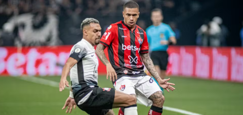 Em jogo tenso, Corinthians vence com um a menos e mantém Vitória no Z4