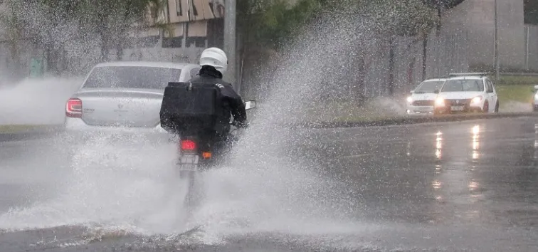 Quatro estados estão em alerta vermelho de fortes chuvas