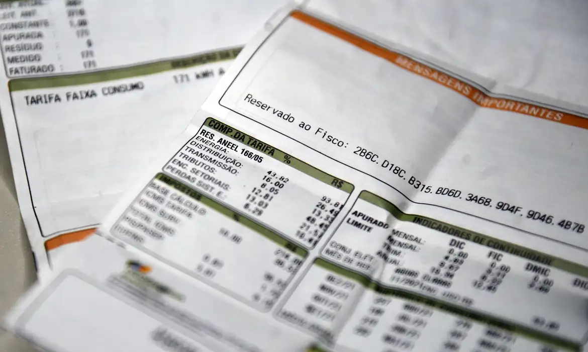 Aneel mantém bandeira para vermelha 1 na conta de luz em novembro