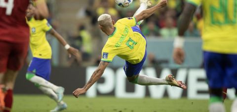Gol de voleio de Richarlison é eleito o mais bonito da Copa do Catar