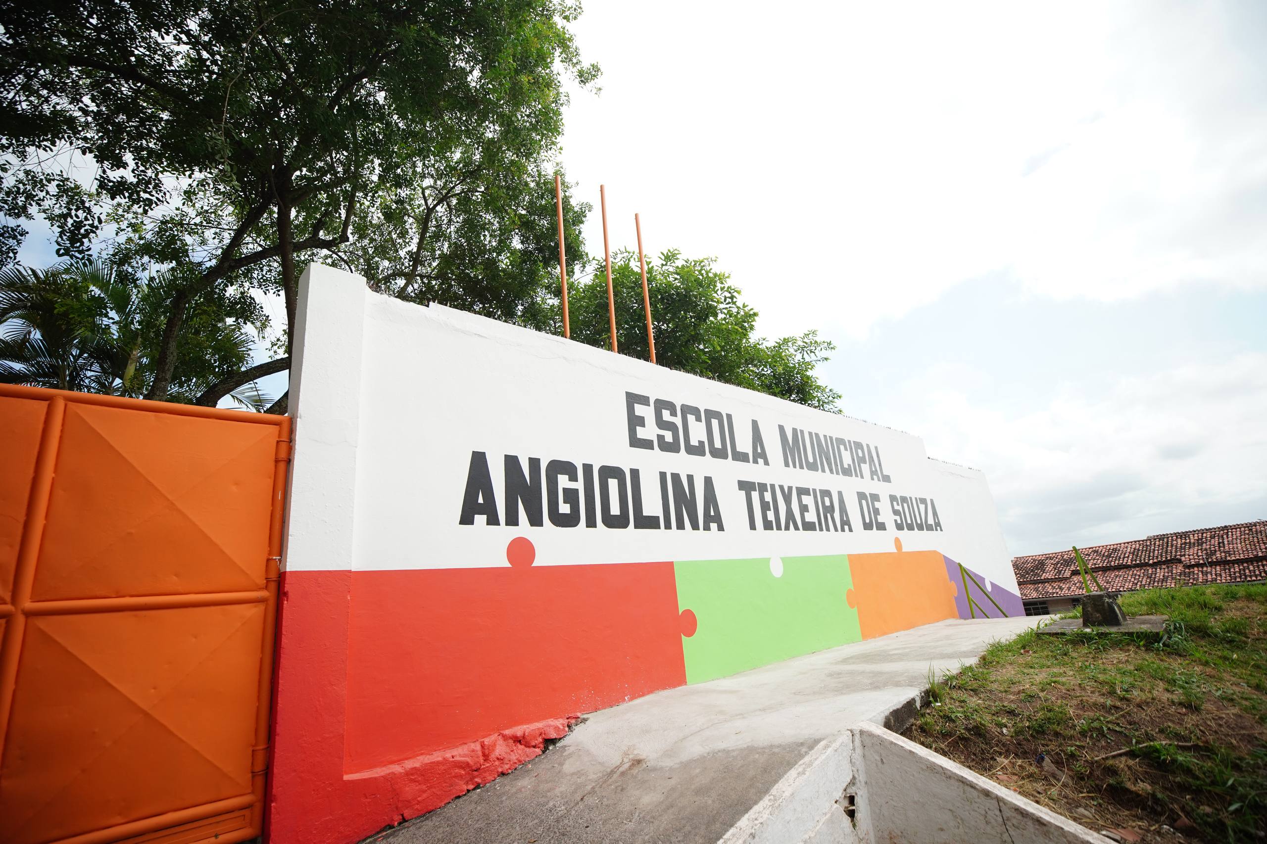 Requalificação da Escola Angiolina Teixeira de Souza é entregue à comunidade