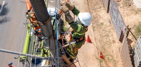 Coelba vai remover cabos irregulares de internet em 19 municípios