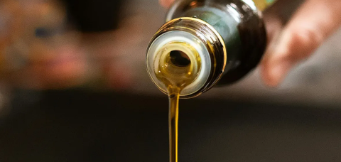 Preço do azeite cai pelo 10º mês consecutivo em novembro nos supermercados