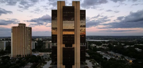 Endividamento das famílias sobe e juros elevados freiam crédito no Brasil