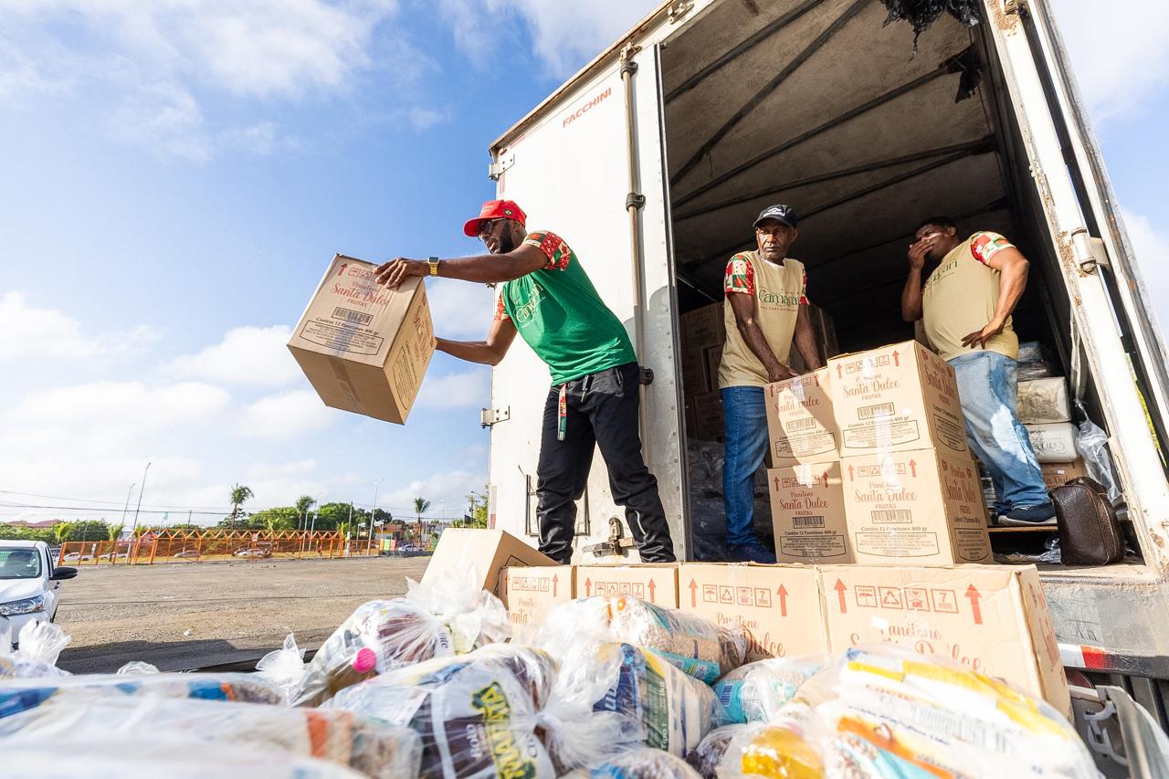 Entrega da primeira etapa da Cesta de Natal na orla e zona rural é marcada por organização e acolhimento  