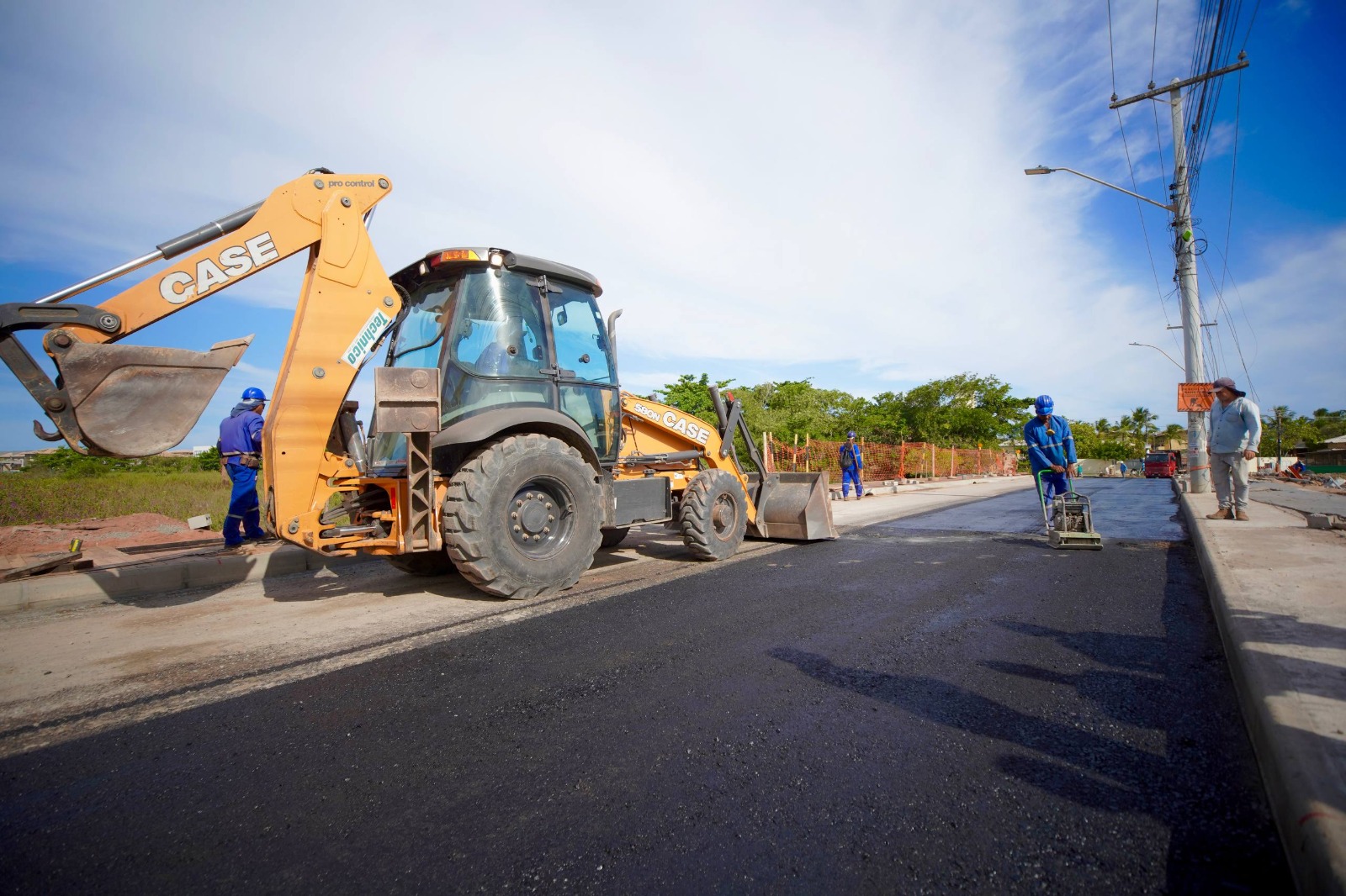 Com avanço das obras, ponte de Itacimirim recebe pavimentação asfáltica e tem tráfego liberado