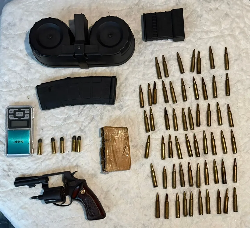 Operação conjunta da PMBA apreende arma de fogo e munições em Arembepe