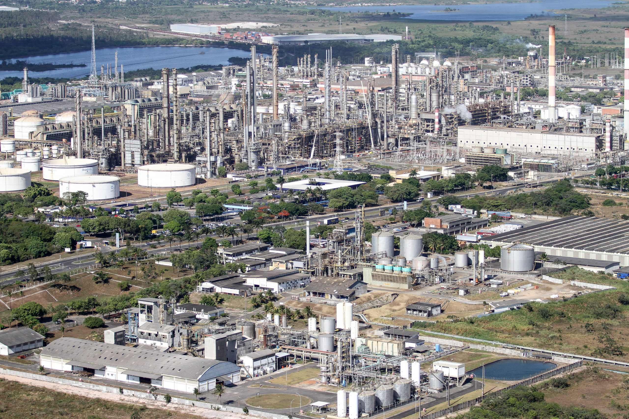 Camaçari se destaca no cenário econômico com ampliação de novas empresase geração de 42 mil postos de trabalho em 2025