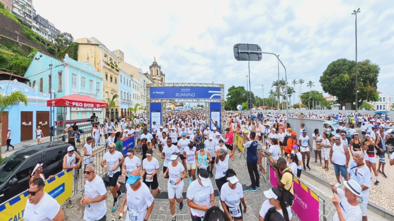 Mais de 2.000 atletas participam da Corrida Sagrada nesta quinta-feira