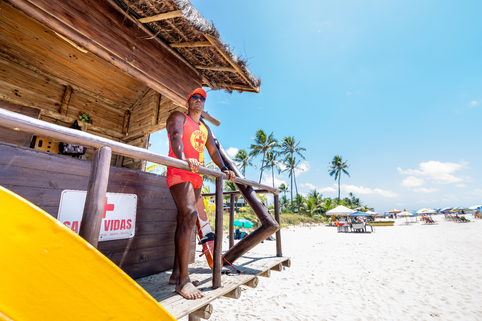 Atuação de guarda-vidas garante mais segurança nos 42 km de praias de Camaçari